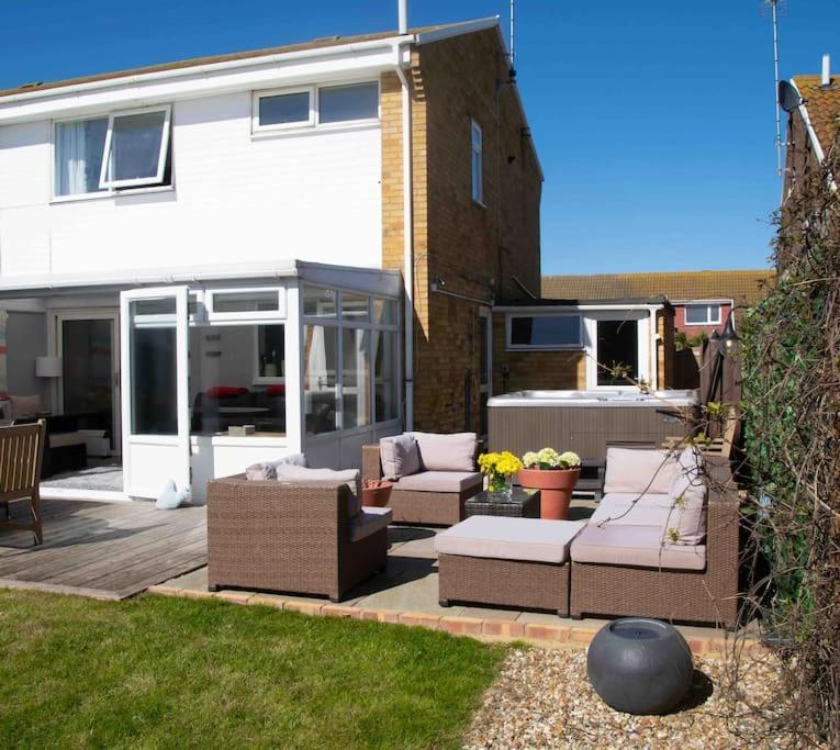 Holiday home Botany Bay House With Hot Tub, Close To *